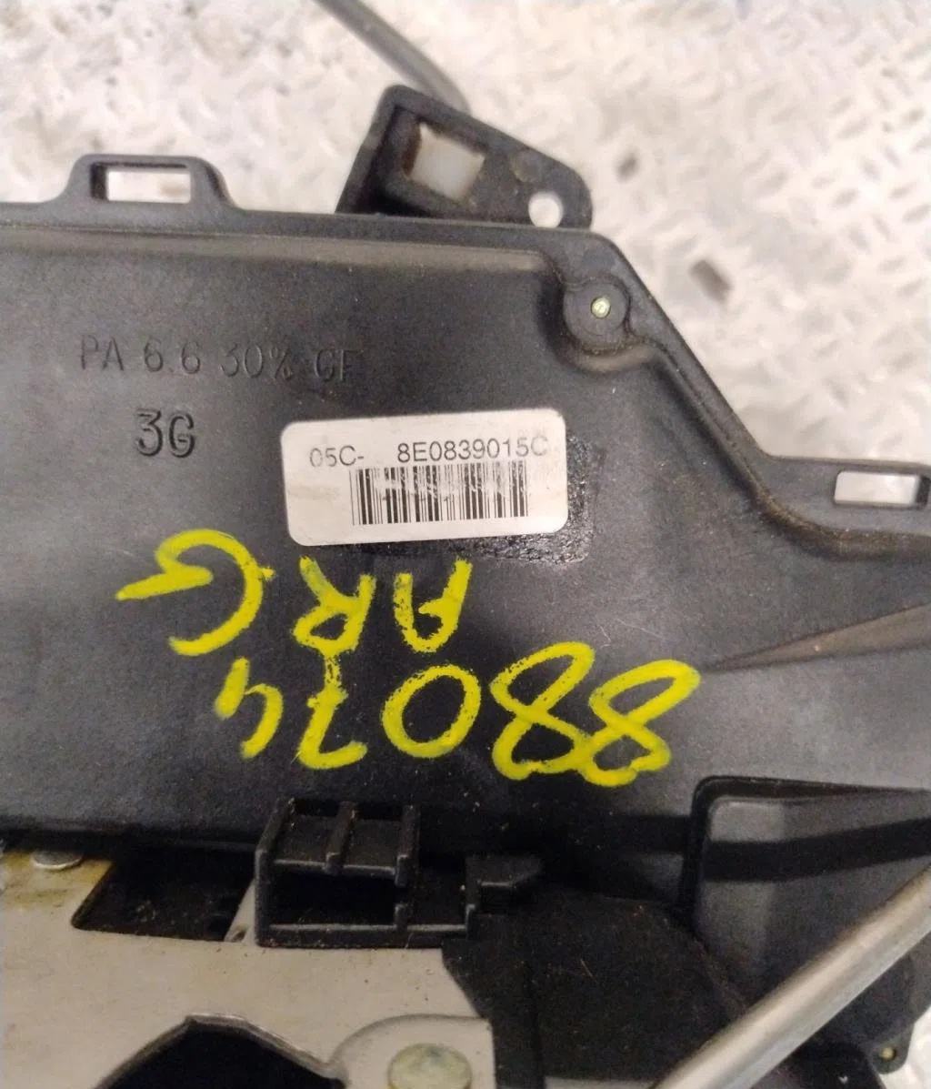 Serrure porte arg AUDI A4 2  A4 2 PHASE 1 occasion
