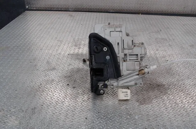 Serrure porte arg AUDI A4 2  A4 2 PHASE 2 occasion