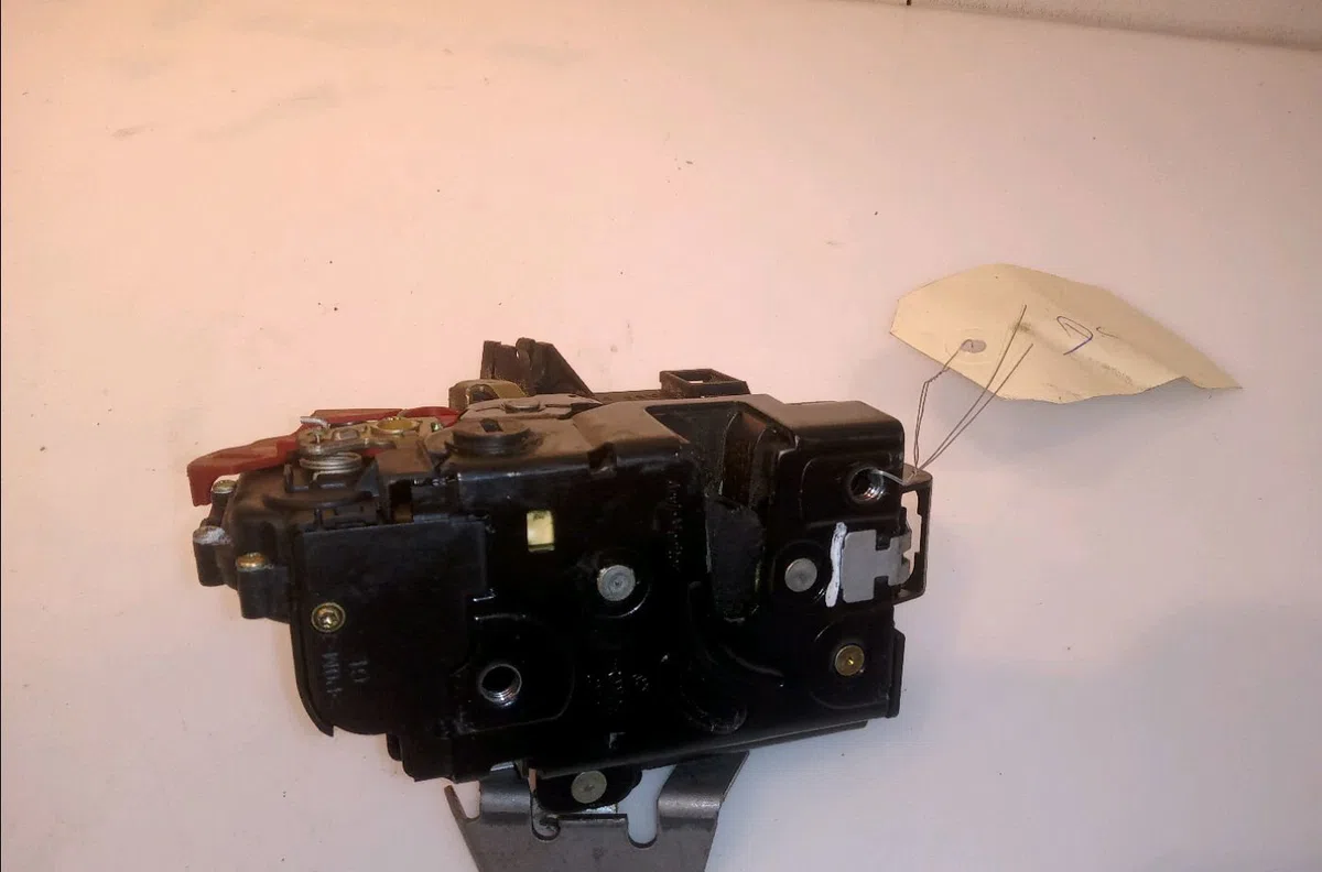 Serrure porte arg Audi A4 B6 (8E2) 2.5 tdi quattro (2000-2004) occasion