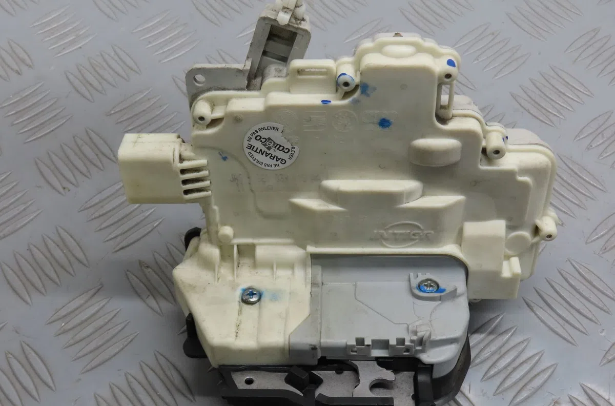 Serrure porte arg Audi A4 B7 (8EC) 2.0 (2004-2008) occasion