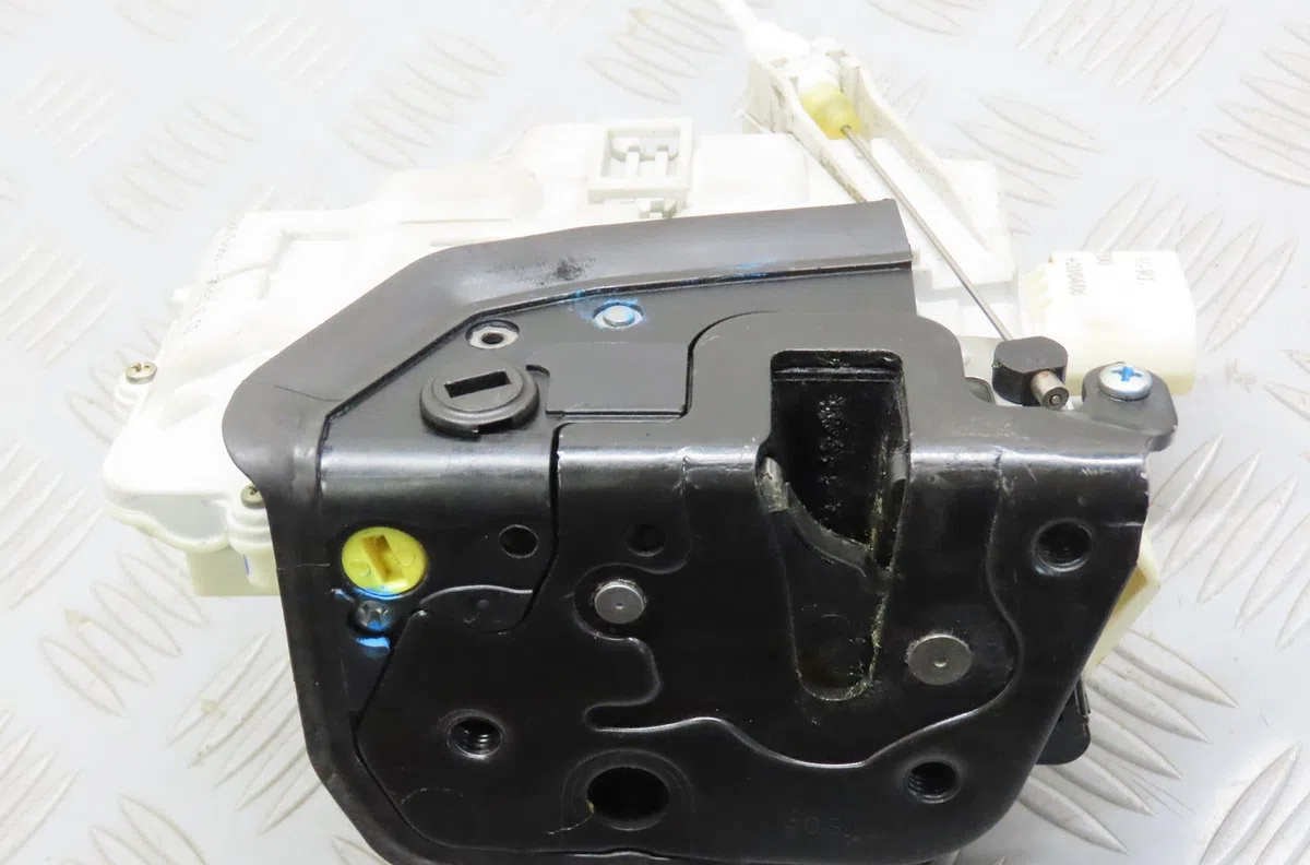 Serrure porte arg Audi A4 B7 (8EC) 2.0 (2004-2008) occasion