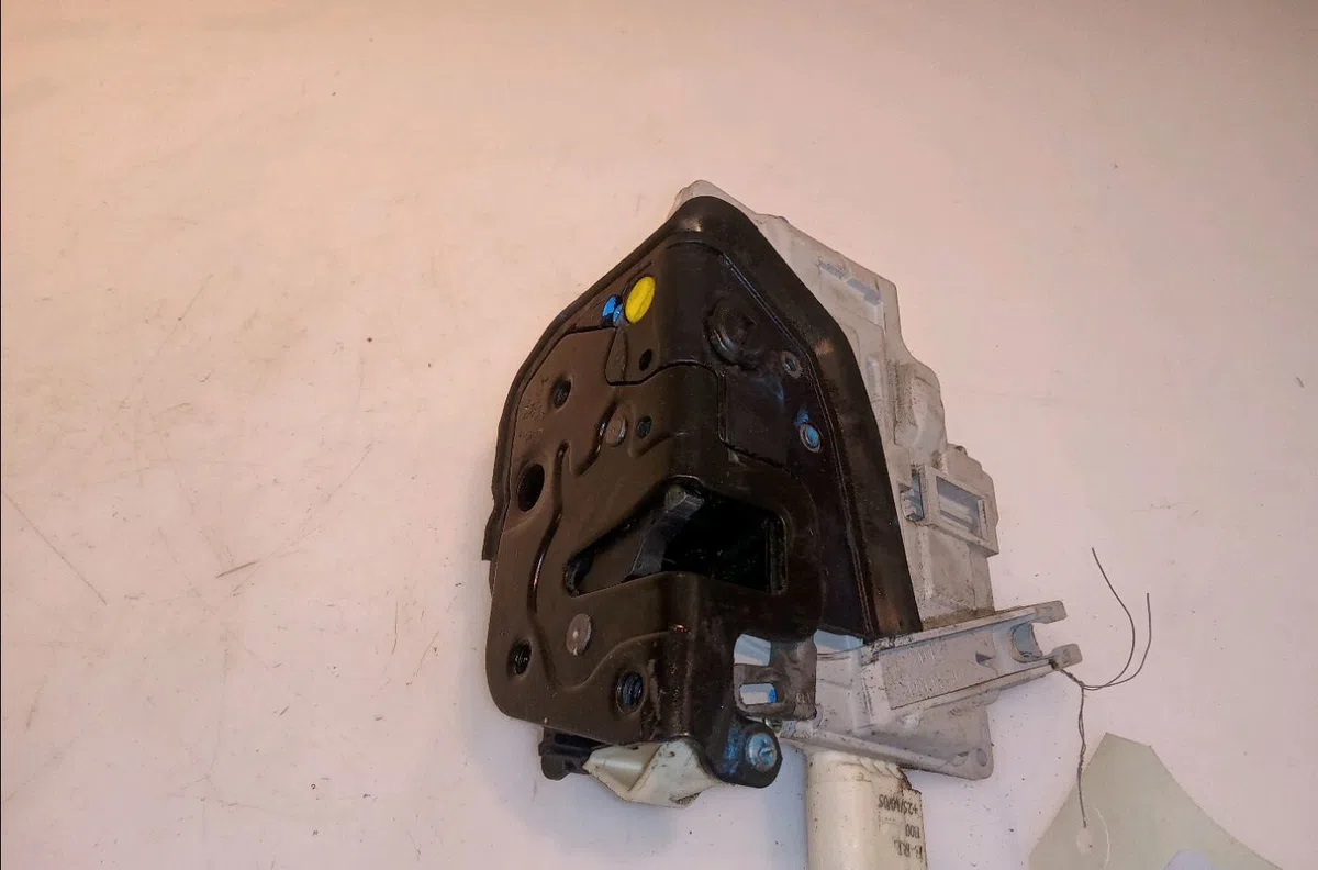 Serrure porte arg Audi A4 B7 Avant (8ED) 2.0 tdi (2004-2008) occasion