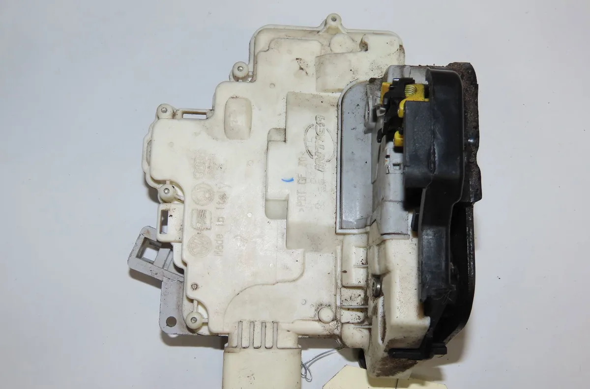 Serrure porte arg Audi A6 C6 Avant (4F5) 2.7 tdi (2005-2011) occasion