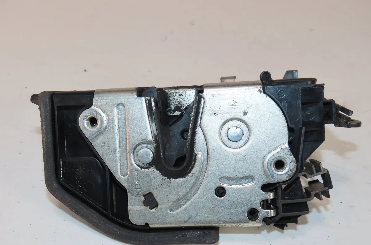 Serrure porte arg Bmw 1 (E87) 120 d (2004-2011) occasion