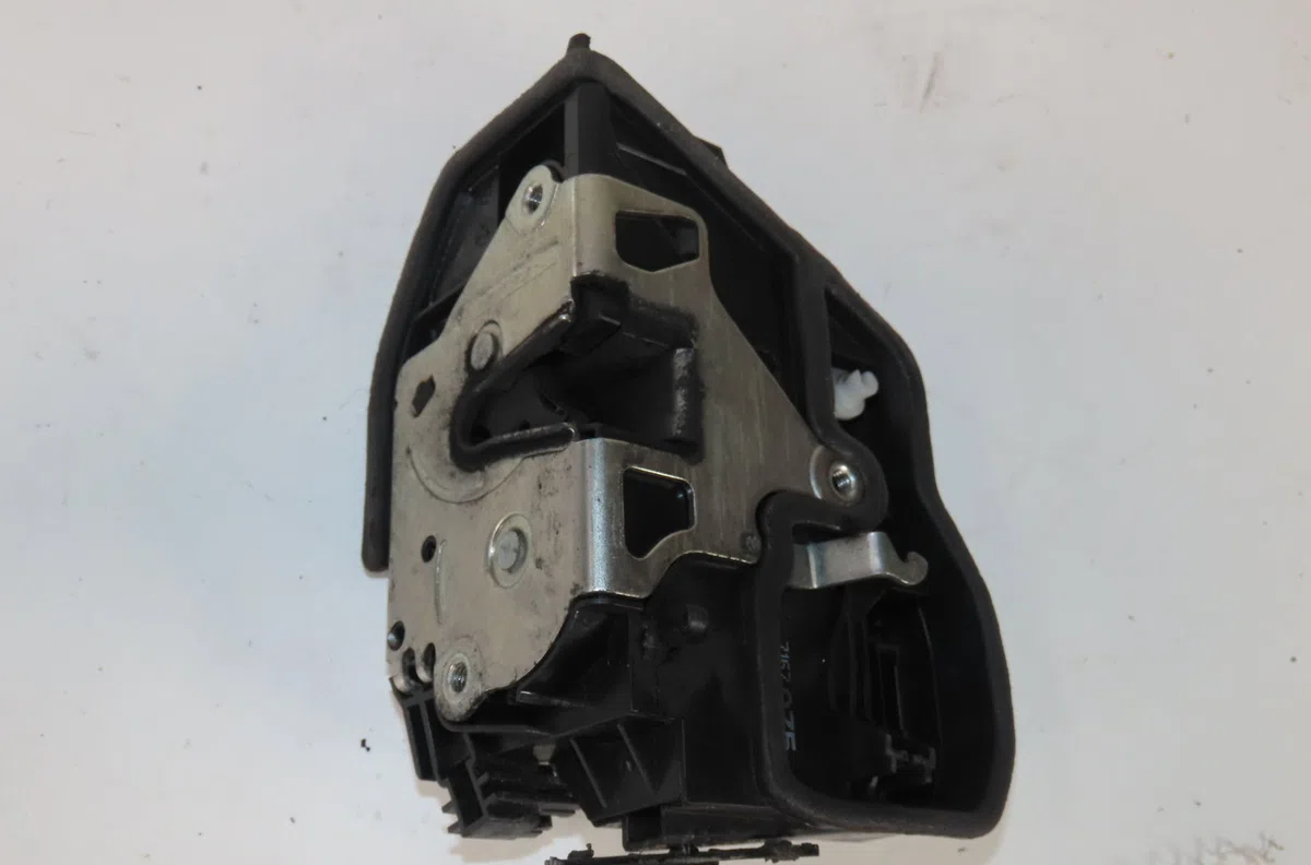 Serrure porte arg Bmw 1 (E87) 120 d (2004-2011) occasion