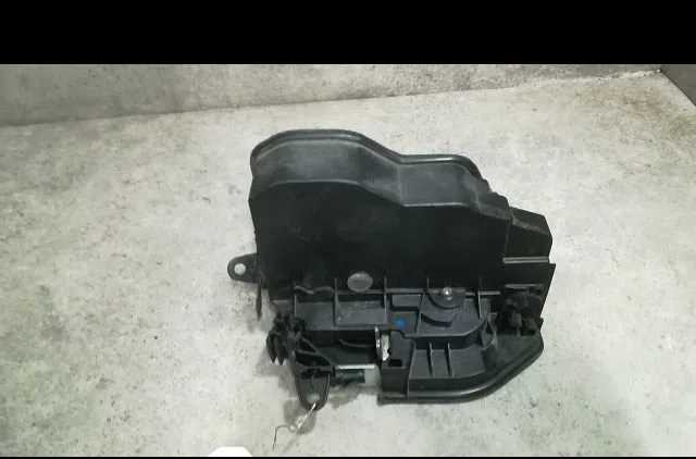 Serrure porte arg Bmw 1 (E87) 120 d (2004-2011) occasion