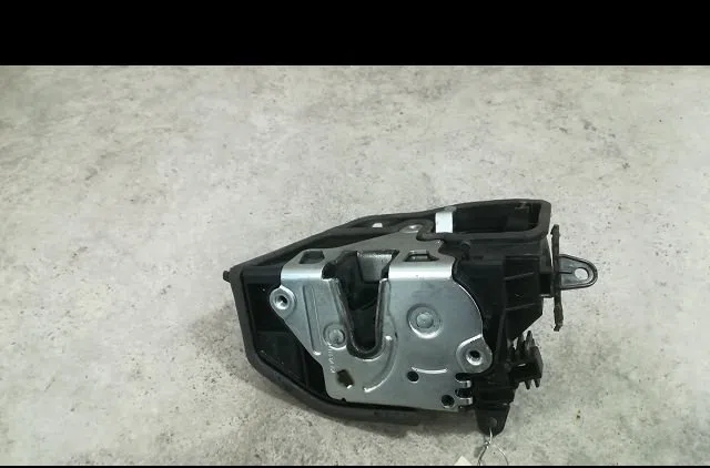 Serrure porte arg Bmw 1 (E87) 120 d (2004-2011) occasion