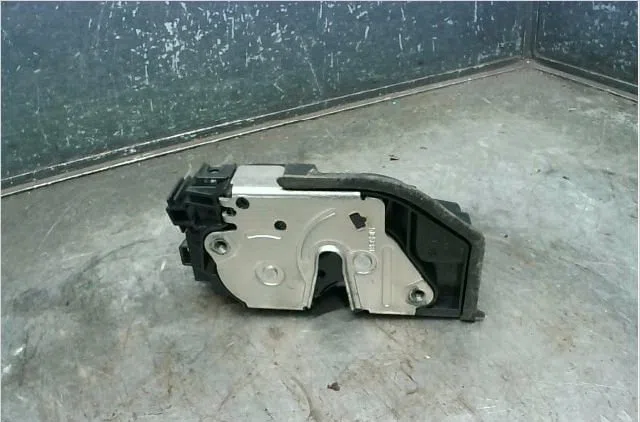 Serrure porte arg Bmw 5 (E60) 525 d (2004-2010) occasion