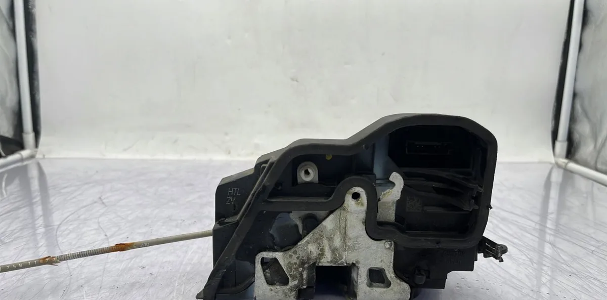 Serrure porte arg BMW SERIE 1 E87 PHASE 2 occasion