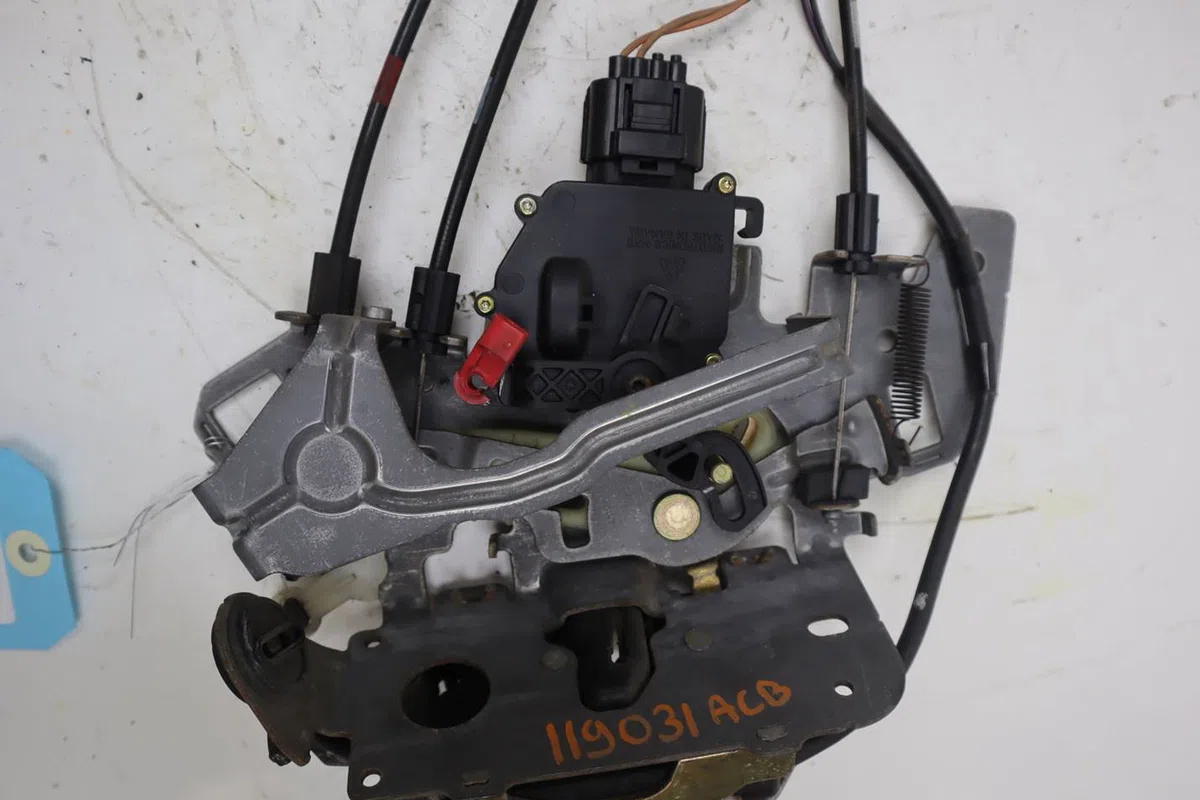Serrure porte arg Chrysler VOYAGER IV (RG, RS) 2.5 crd (2000-2008) occasion