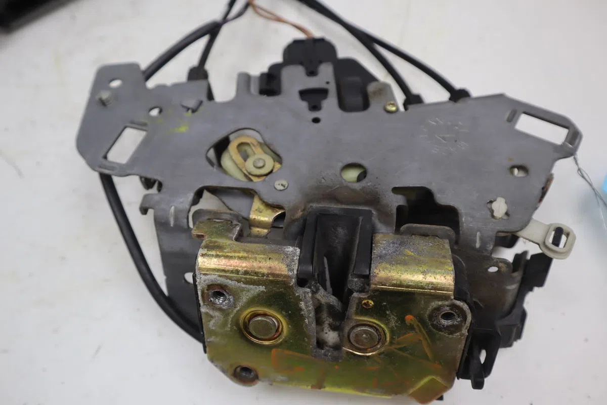 Serrure porte arg Chrysler VOYAGER IV (RG, RS) 2.5 crd (2000-2008) occasion