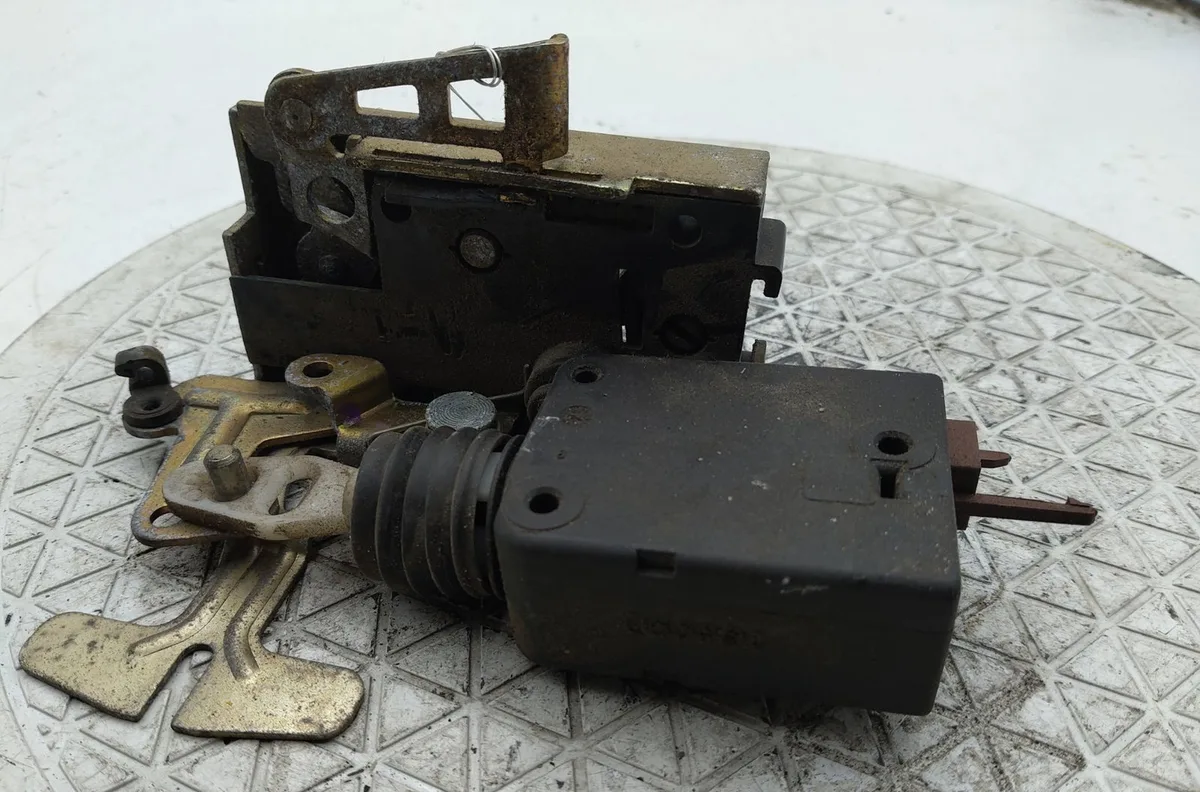 Serrure porte arg CITROEN SAXO occasion