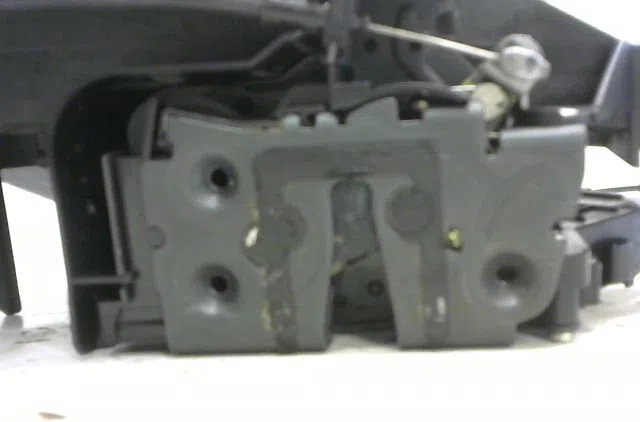 Serrure porte arg Ford C-MAX (DM2) 1.6 tdci (2007-2010) 5 portes occasion