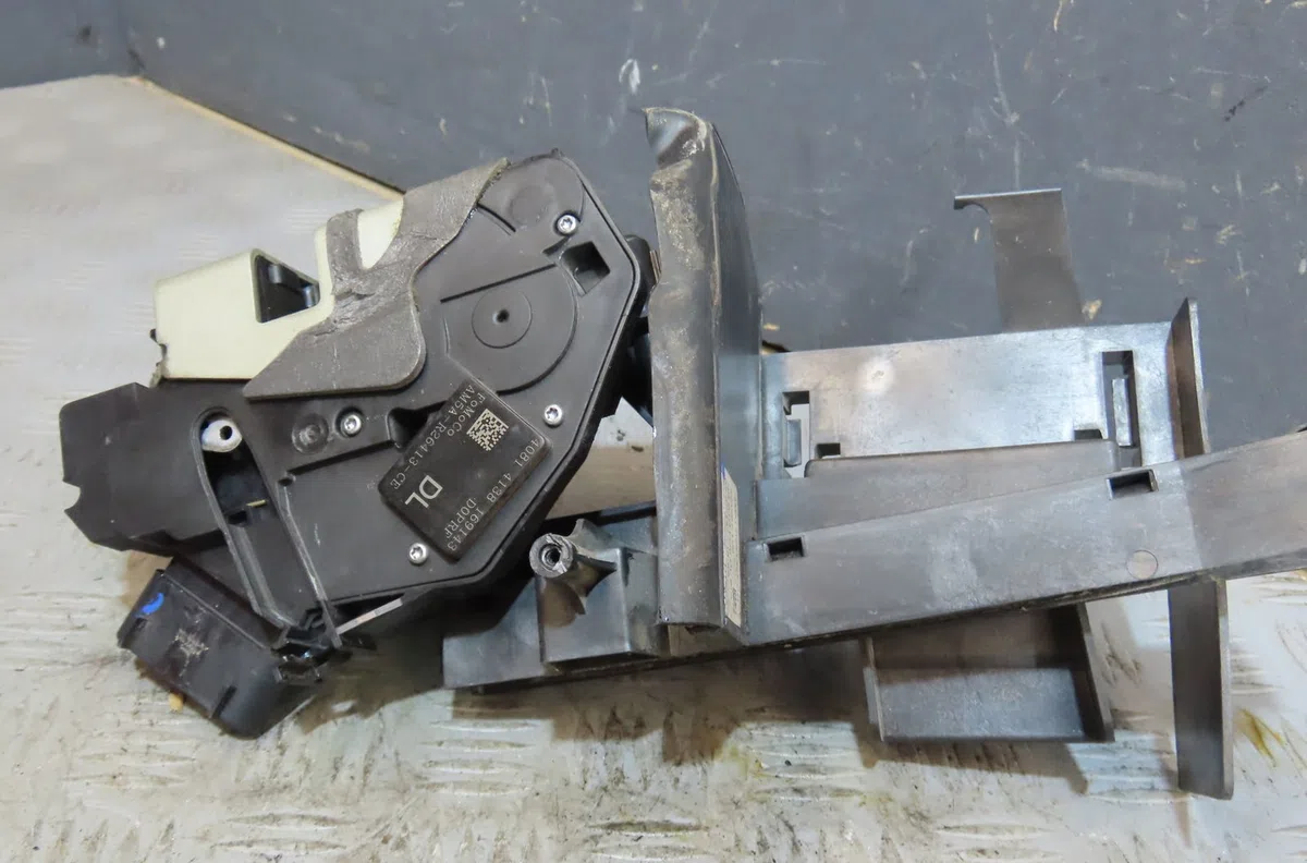 Serrure porte arg Ford C-MAX II (DXA-CB7, DXA-CEU) 1.6 tdci (2010-2019) 5 portes occasion