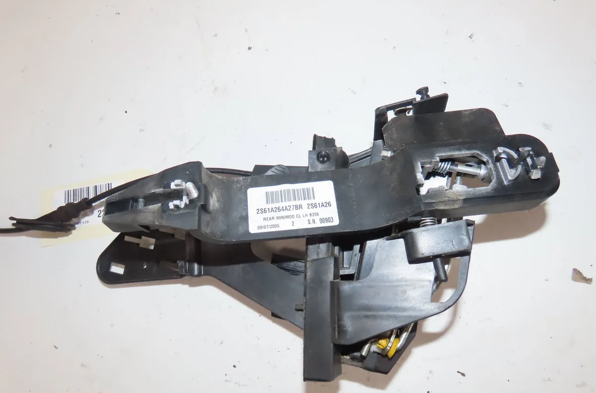 Serrure porte arg Ford FIESTA V (JH_, JD_) 1.3 (2001-2008) 3 portes occasion