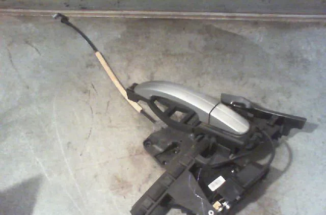 Serrure porte arg FORD FOCUS 2004 occasion