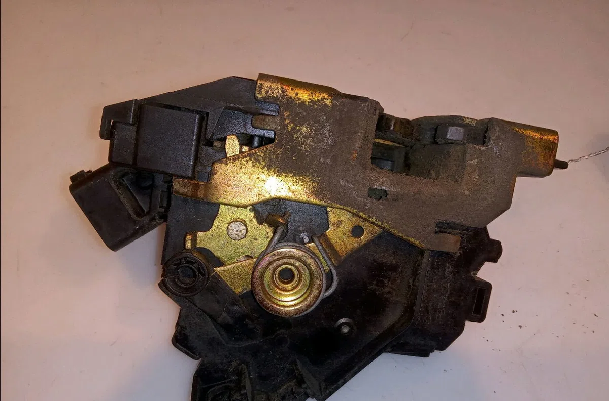 Serrure porte arg Ford FOCUS I Clipper (DNW) 1.8 turbo di - tddi (1999-2004) occasion