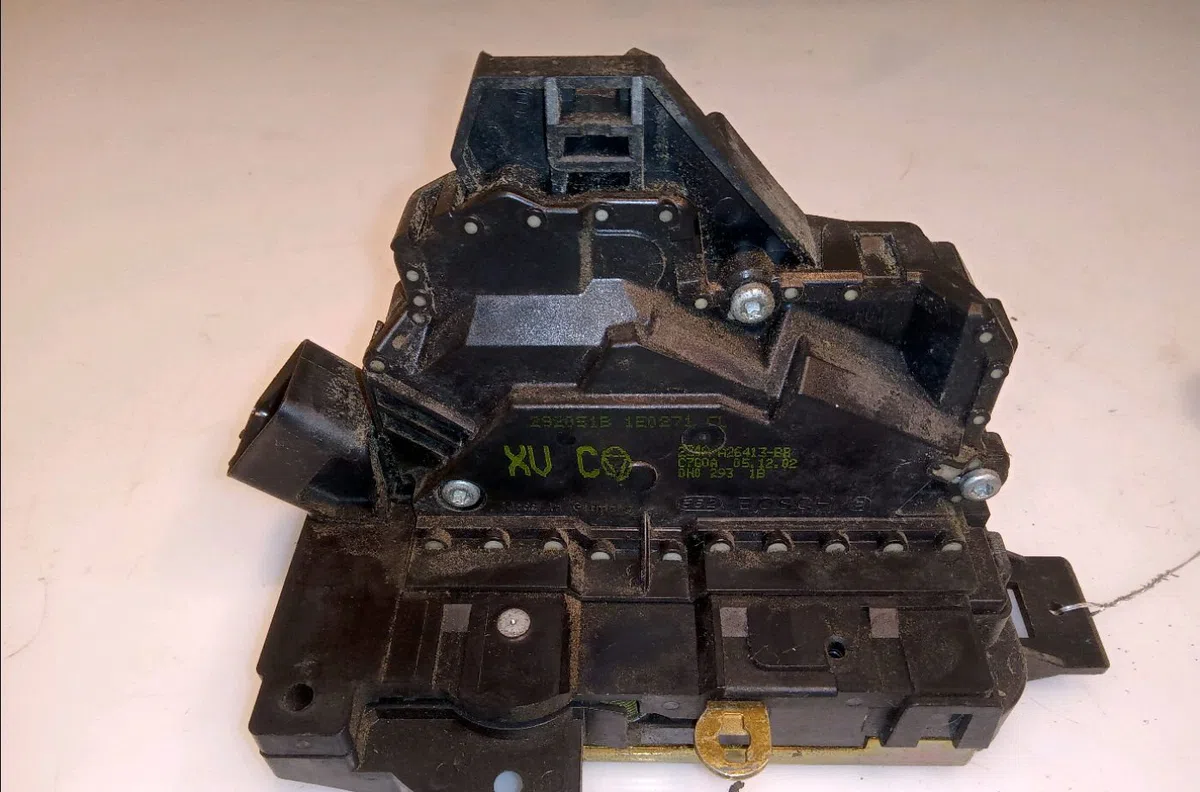 Serrure porte arg Ford FOCUS I Clipper (DNW) 1.8 turbo di - tddi (1999-2004) occasion