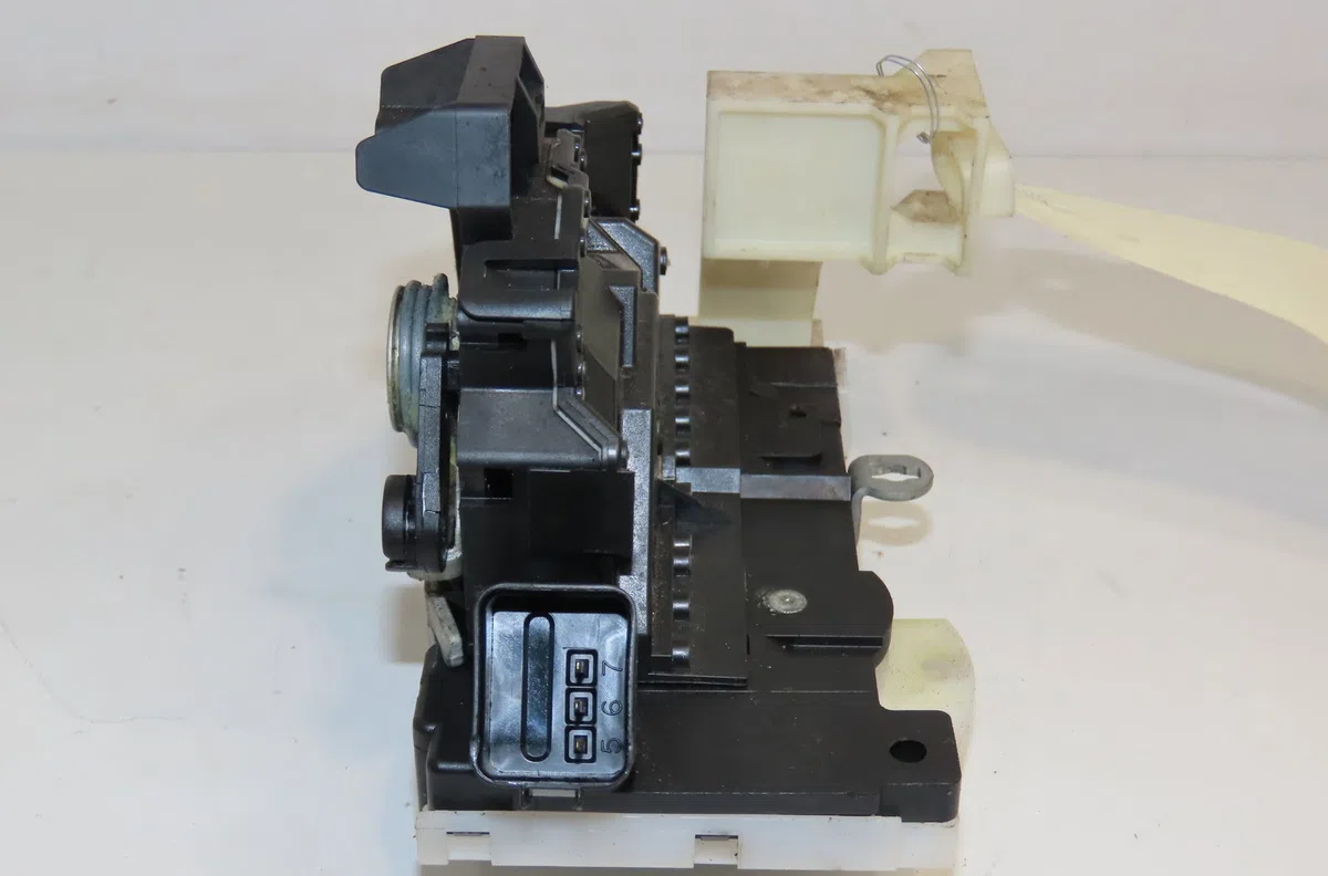 Serrure porte arg Ford MONDEO III A trois volumes (B4Y) 2.0 16v (2000-2007) occasion