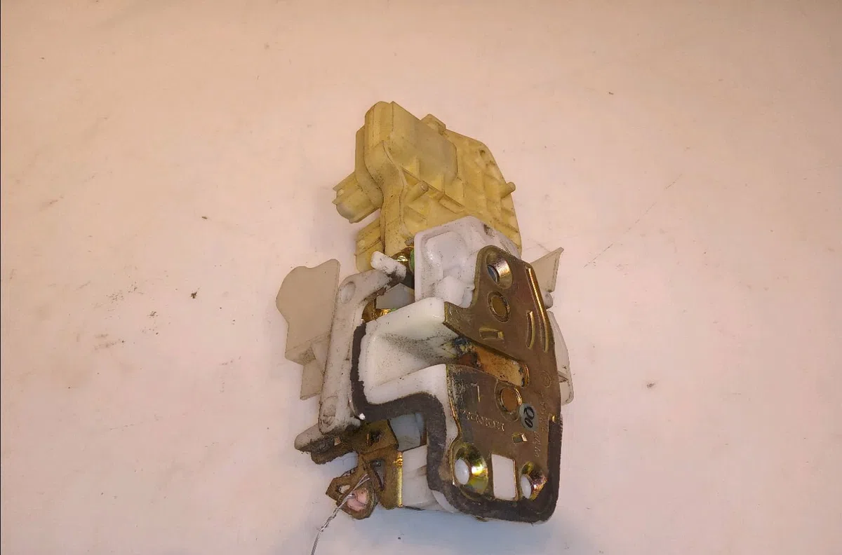 Serrure porte arg Honda CIVIC VII Hatchback (EU, EP, EV) 1.6 i (ep2, eu8, eu6) (2001-2005) occasion