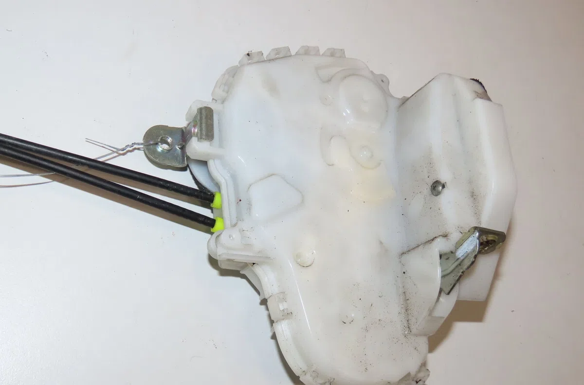 Serrure porte arg Honda CIVIC VIII Hatchback (FN, FK) 2.2 ctdi (fk3) (2005) 5 portes occasion