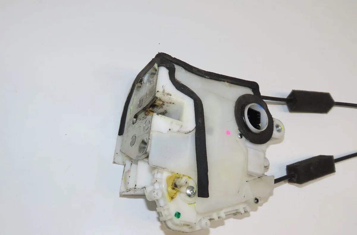 Serrure porte arg Honda JAZZ III (GE_, GG_, GP_, ZA_) 1.3 i (ge6, gg3, gg6) (2008) occasion