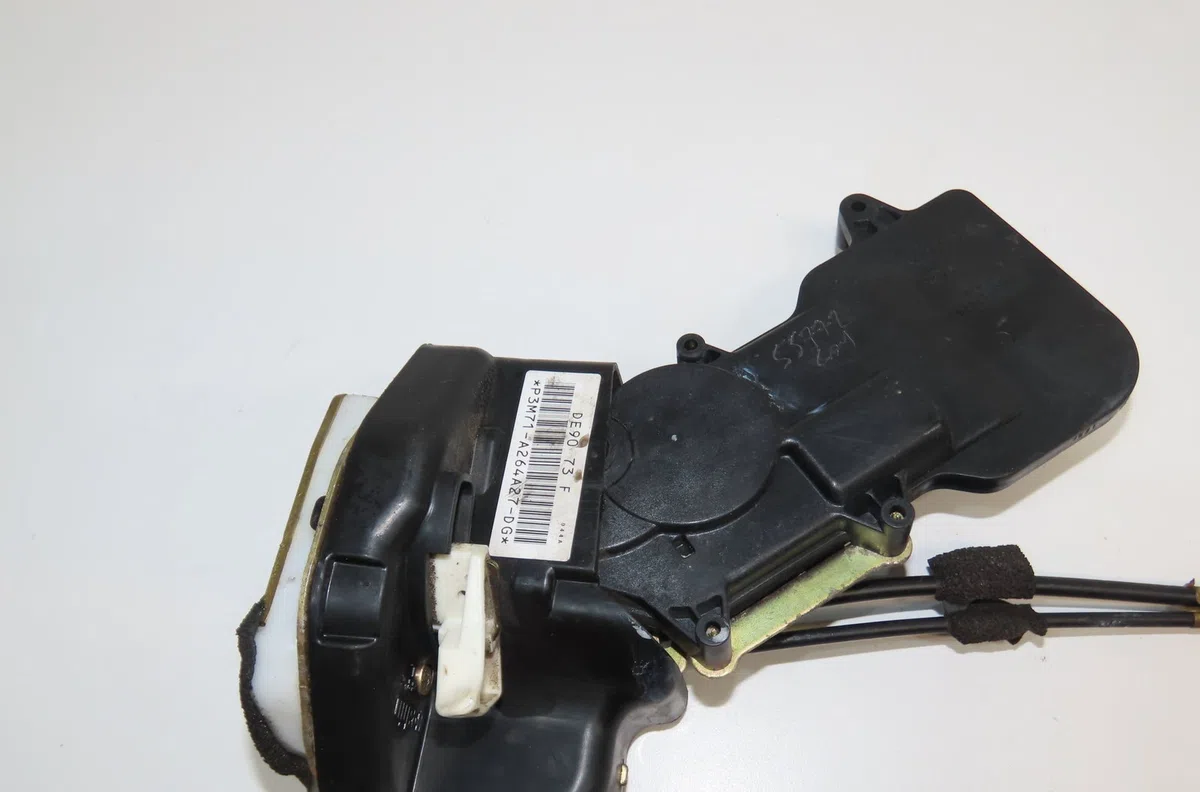 Serrure porte arg Mazda 2 (DY) 1.25 (dy3w) (2003-2007) occasion