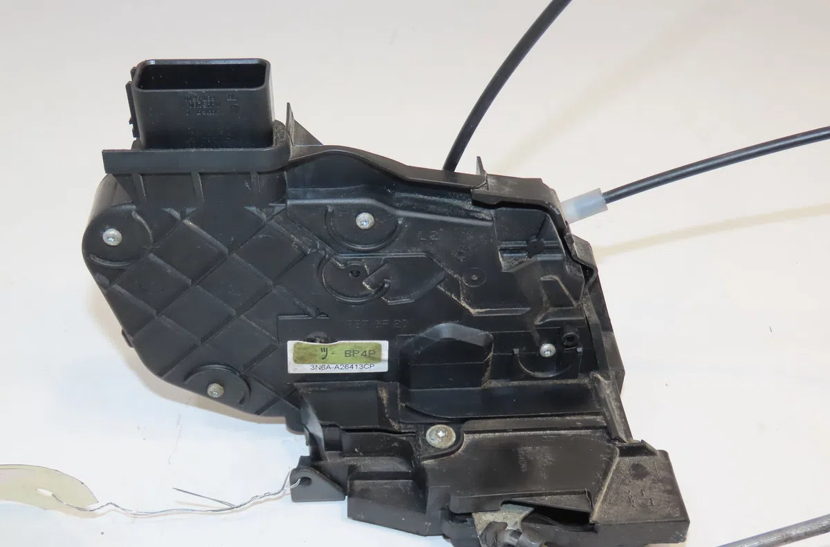 Serrure porte arg Mazda 3 (BK) 2.0 (bkep) (2003-2009) occasion
