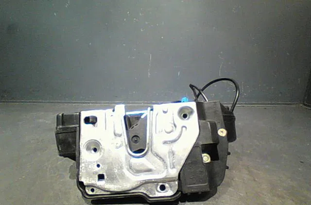 Serrure porte arg Mercedes-benz CLASSE C (W203) C 200 cdi (203.004) (2000-2003) 4 portes occasion
