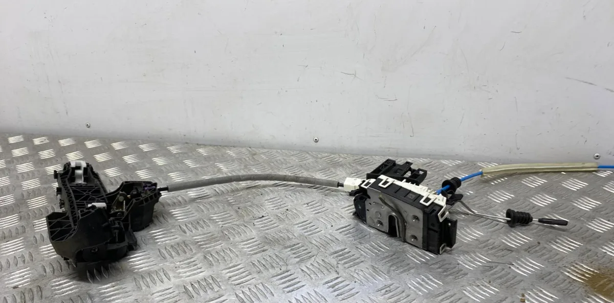 Serrure porte arg MERCEDES CLASSE B 246 PHASE 1 occasion