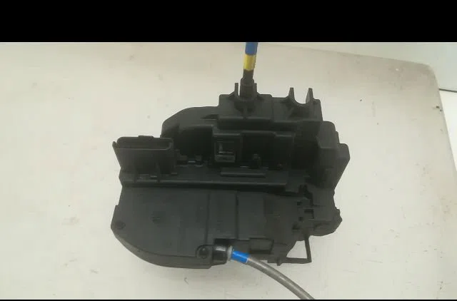 Serrure porte arg Nissan NOTE (E11, NE11) 1.5 dci (2010-2012) occasion