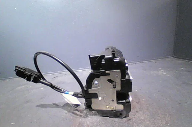 Serrure porte arg Nissan NOTE (E11, NE11) 1.5 dci (2010-2012) occasion