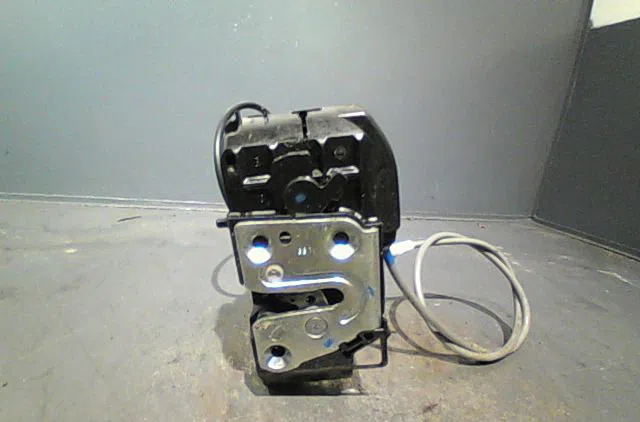 Serrure porte arg Nissan NOTE (E11, NE11) 1.5 dci (2010-2012) occasion