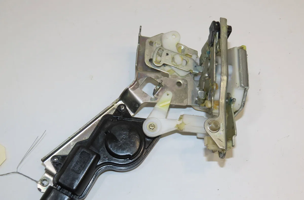 Serrure porte arg Nissan PIXO (UA0) 1.0 (2009) 5 portes occasion