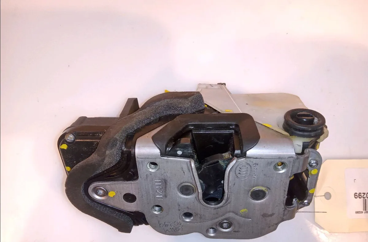 Serrure porte arg Opel ASTRA J (P10) 1.7 cdti (68) (2009-2015) occasion