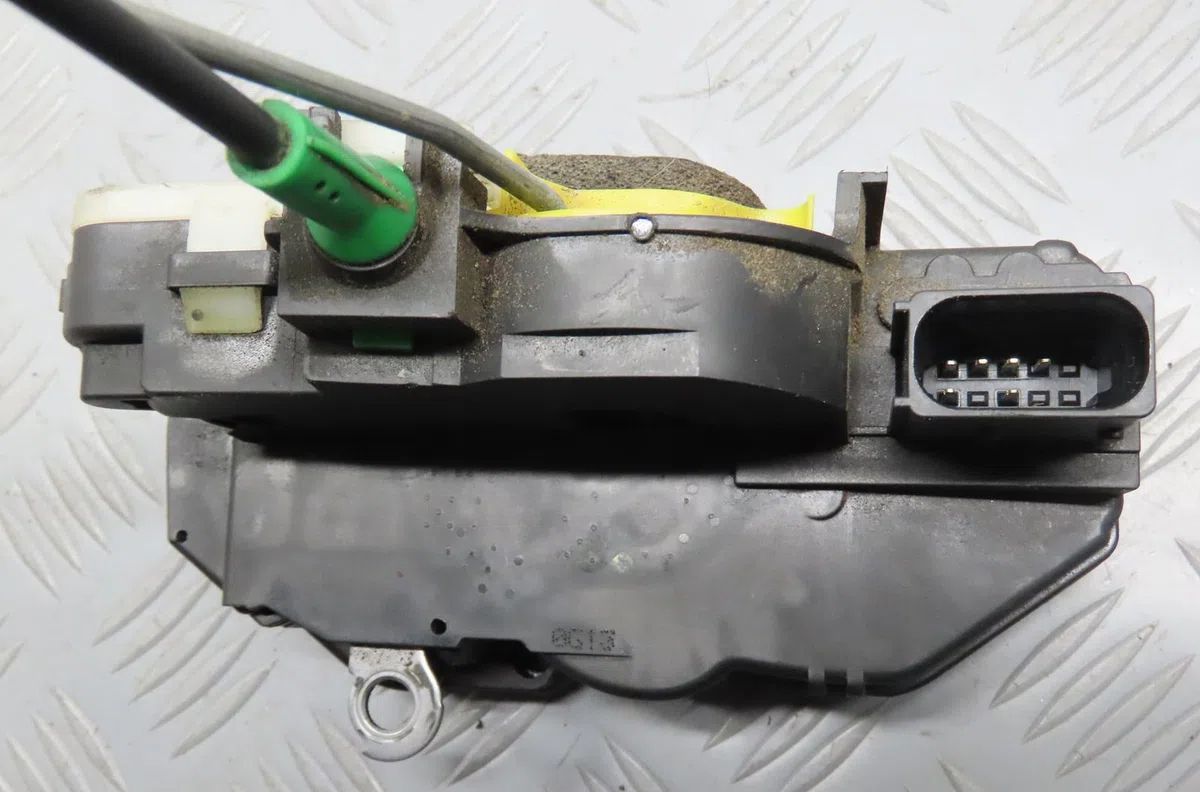 Serrure porte arg Opel ASTRA J (P10) 2.0 cdti (68) (2009-2015) occasion