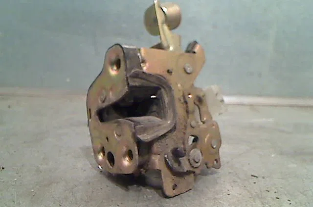 Serrure porte arg OPEL CORSA 1995 occasion