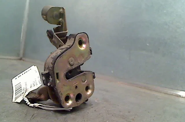 Serrure porte arg OPEL CORSA 1995 occasion