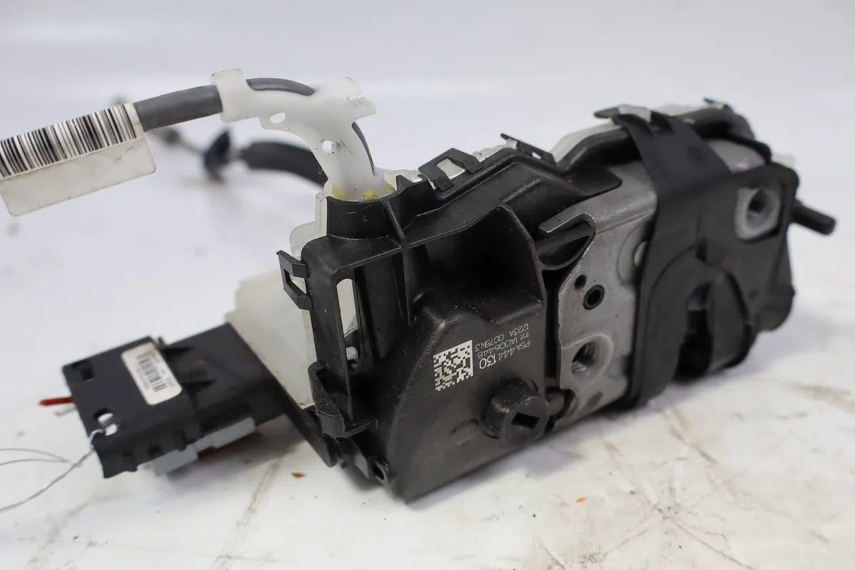 Serrure porte arg Opel CORSA F 1.2 (68) (2019) occasion