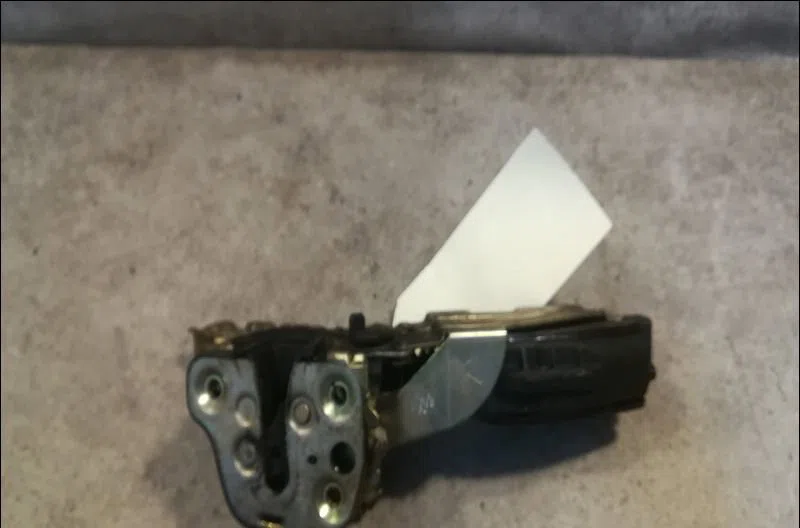 Serrure porte arg Opel VECTRA A 3-5 portes (J89) 1.7 td (f68, m68) (1990-1995) occasion