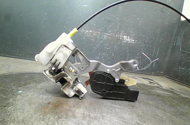 Serrure porte arg Peugeot 107 (PM_, PN_) 1.0 (2005-2014) 3 portes occasion