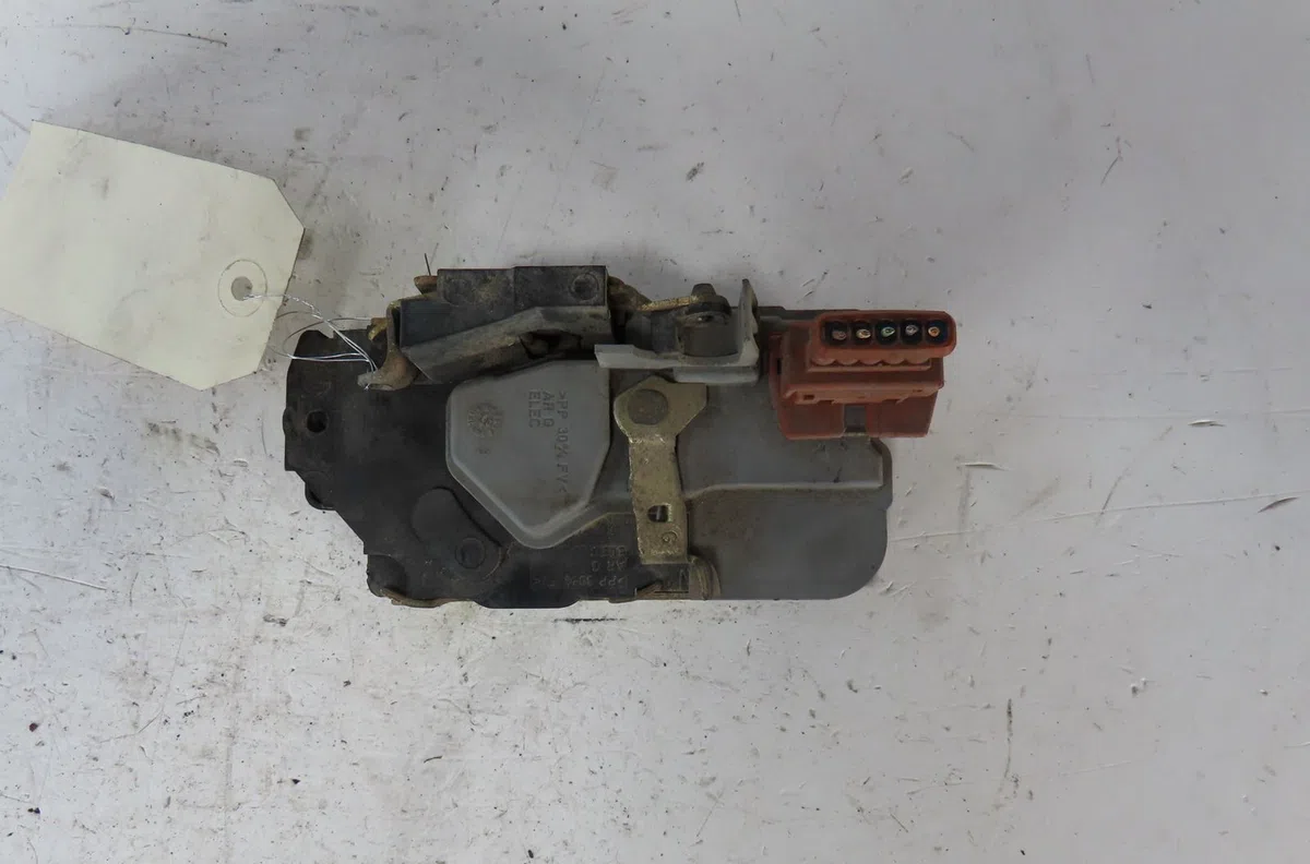 Serrure porte arg Peugeot 206 3-5 portes (2A-C) 1.4 hdi eco 70 (2001-2009) 5 portes occasion