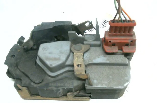 Serrure porte arg Peugeot 206 3-5 portes (2A-C) 1.4 i (1998-2012) 3 portes occasion
