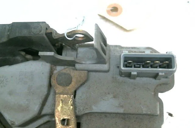 Serrure porte arg Peugeot 206 3-5 portes (2A-C) 1.4 i (1998-2012) 3 portes occasion