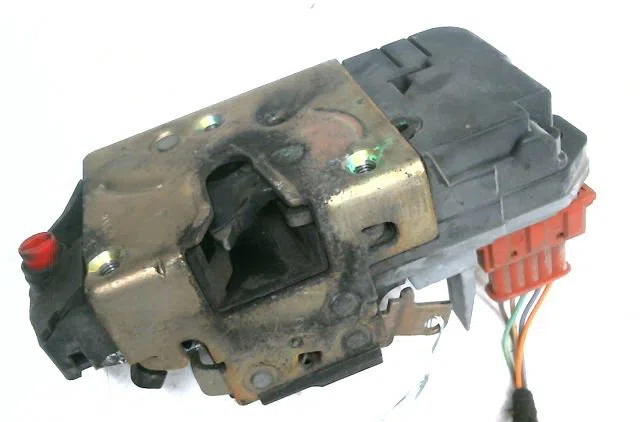 Serrure porte arg Peugeot 206 3-5 portes (2A-C) 1.4 i (1998-2012) 3 portes occasion