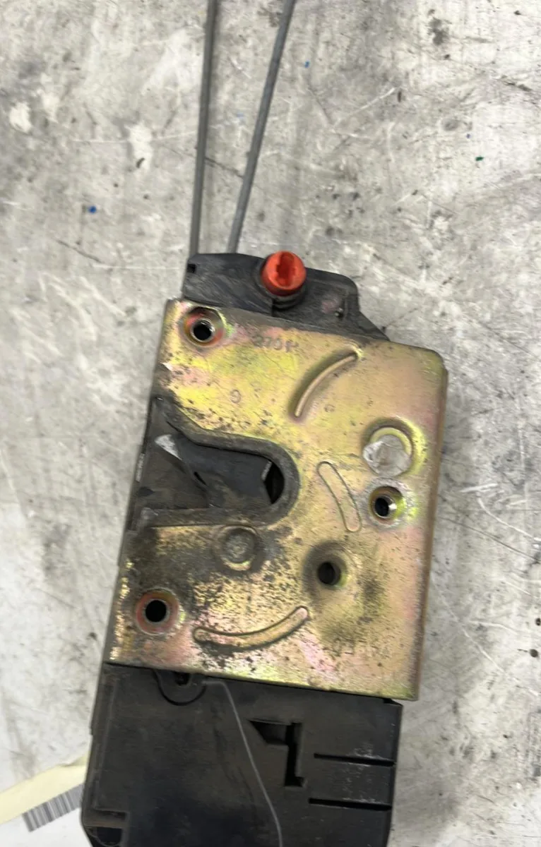 Serrure porte arg Peugeot 206 3-5 portes (2A-C) 1.9 d (1998-2001) 5 portes occasion
