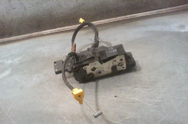 Serrure porte arg Peugeot 207-207 (WA_, WC_) 1.4 hdi (2006-2015) 5 portes occasion