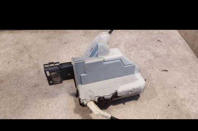 Serrure porte arg Peugeot 3008 Monospace (0U_) 2.0 hdi 150 - bluehdi 150 (2009-2016) 5 portes occasion