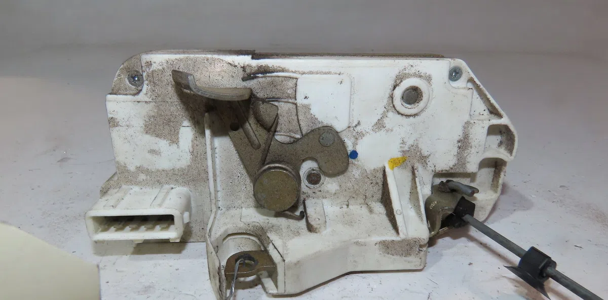 Serrure porte arg Peugeot 306 3-5 portes (7A, 7C, N3, N5) 1.6 (1993-2000) occasion