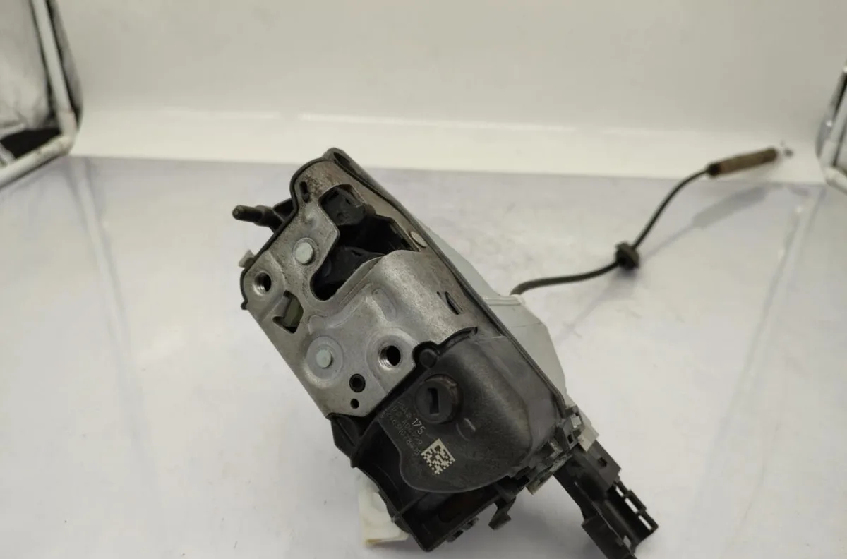 Serrure porte arg PEUGEOT 308 1 SW PHASE 2 BREAK occasion